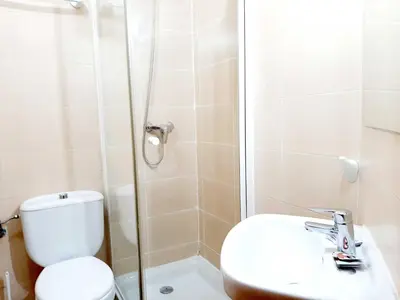 Un baño de Hostal Lucia by gaiarooms