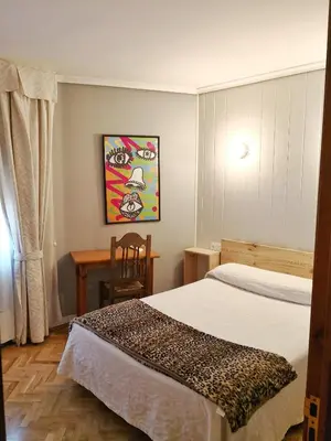 Cama o camas de una habitación en Hostal Alcántara