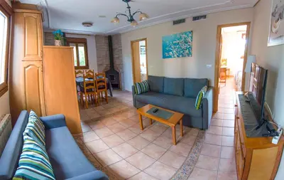 Una televisión o centro de entretenimiento en Apartamentos Rurales El Prado