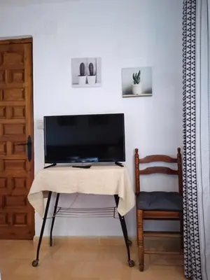 Una televisión o centro de entretenimiento en An'Ca' La Pura