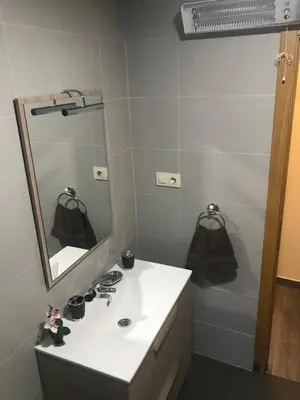 Un baño de LA GARGANTILLA