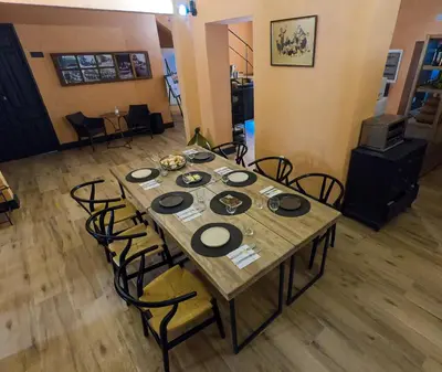 Un restaurante o sitio para comer en Balhondo Open Village
