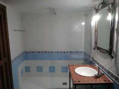 Un baño de La Calleja del Canchal