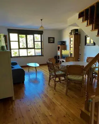 Zona de estar de Casa del Puente - MurallaHomes