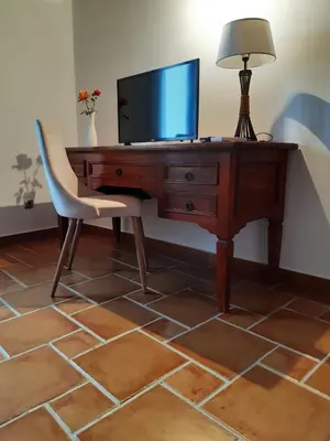 Una televisión o centro de entretenimiento en Casa rural Quinta de los Almiares