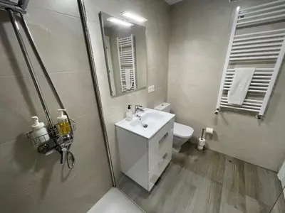 Un baño de DAU Centro Free Parking