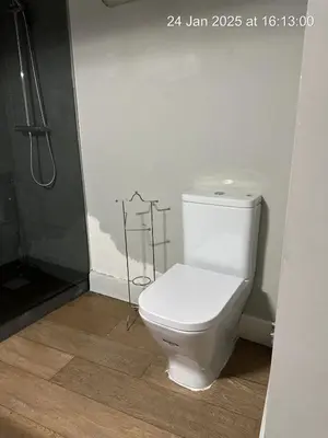 Un baño de Principal Plaza