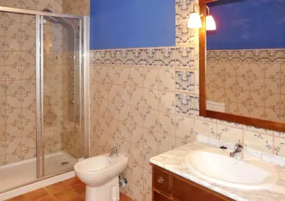 Un baño de Cozy house in Villamiel with mountain view