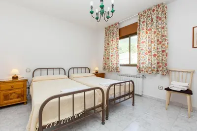 Cama o camas de una habitación en Villa-Piedralaves-aMatalasviñas-piscina-4 viviendas
