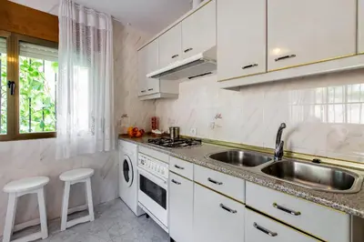 Una cocina o zona de cocina en Villa-Piedralaves-aMatalasviñas-piscina-4 viviendas
