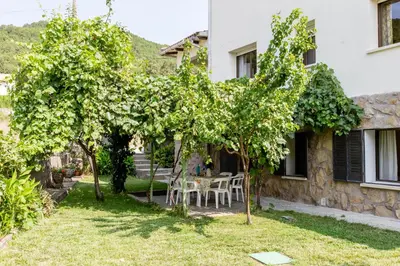 Jardín al aire libre en Villa-Piedralaves-aMatalasviñas-piscina-4 viviendas