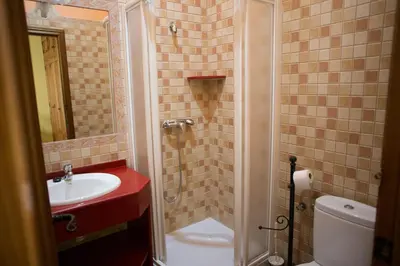 Un baño de Apartamentos Rurales Arco de Trajano