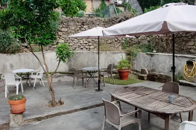 Un patio o zona al aire libre en Apartamentos Rurales La Vera