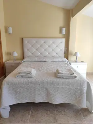 Cama o camas de una habitación en Apartamentos La Relojera 2