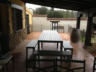 Un balcón o terraza de casa rio alberche y el cortijo de gredos