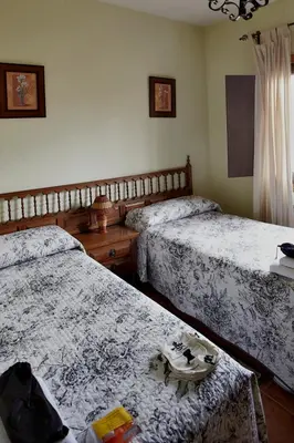 Cama o camas de una habitación en casa rio alberche y el cortijo de gredos