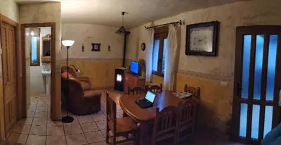Una televisión o centro de entretenimiento en Casa La Tía Bruja