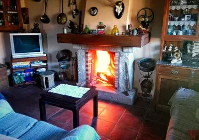 Una televisión o centro de entretenimiento en La Seguirilla del Jerte