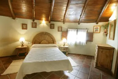 Cama o camas de una habitación en Complejo Rural Los Chozos Valle del Jerte