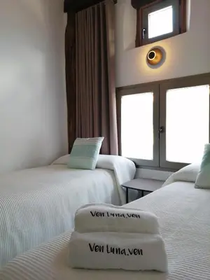 Cama o camas de una habitación en VEN LUNA, VEN Casa-SPA Astroturismo rural TR-CC-00361