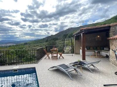 Vista general de una montaña o vista desde el apartamento