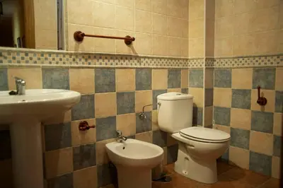 Un baño de EL MESÓN DE GREDOS