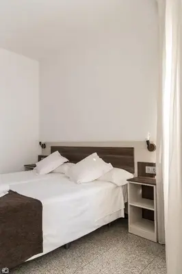 Cama o camas de una habitación en Mesón Hostal La Cabaña