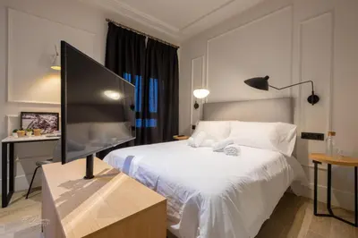 Cama o camas de una habitación en Barbarossa Suites Plaza de España