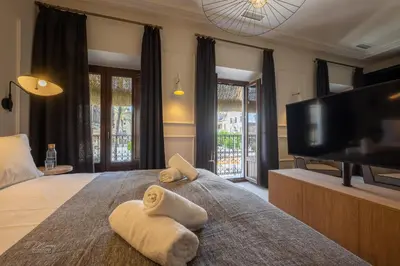 Cama o camas de una habitación en Barbarossa Suites Plaza de España