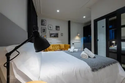 Cama o camas de una habitación en Barbarossa Suites Plaza de España