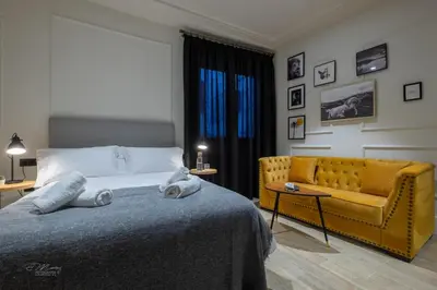 Cama o camas de una habitación en Barbarossa Suites Plaza de España