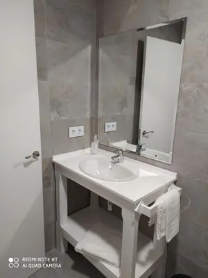 Un baño de hostal la taurina
