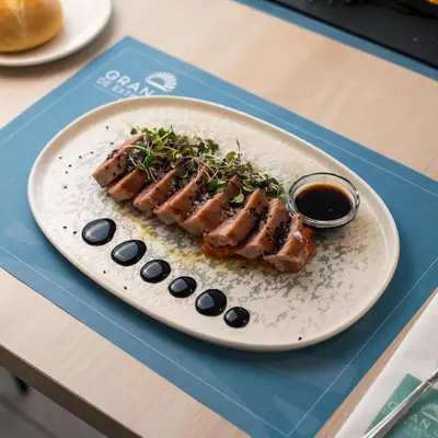 Comida en o cerca de este hotel