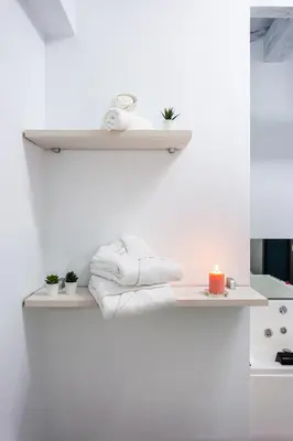 Una televisión o centro de entretenimiento en Apartamentos Hervás Suites