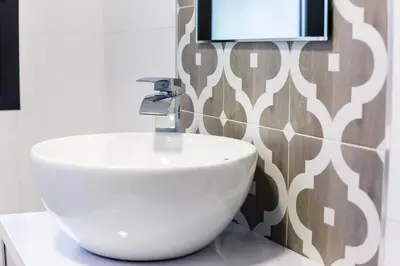Un baño de Apartamentos Hervás Suites