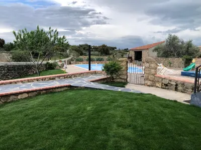 Piscina en o cerca de Casa rural La Tahona del abuelo TR CC 00344