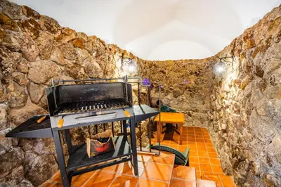 Una televisión o centro de entretenimiento en Casa Rural La Pontezuela