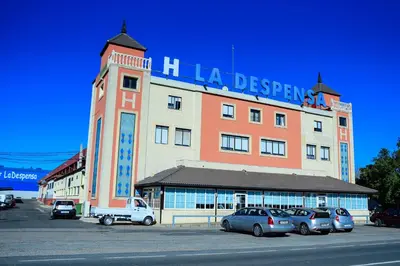 Edificio en el que se encuentra el hostal o pensión