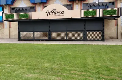 Edificio en el que se encuentra el hostal o pensión