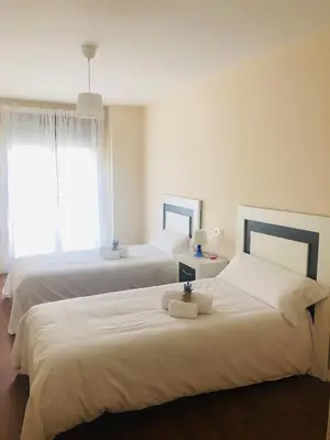Cama o camas de una habitación en Apartamento Turistico Puente Romano P4 2-A