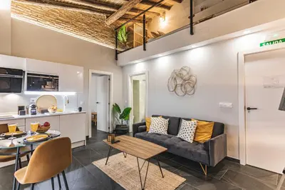 Una televisión o centro de entretenimiento en Apartamentos Cáceres Central Suites
