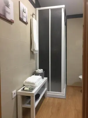 Un baño de Apartamentos Turísticos Clavero 2