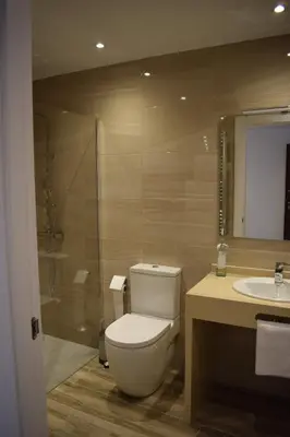 Un baño de Hotel Restaurante Racha