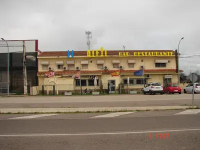 Edificio en el que se encuentra el hostal o pensión