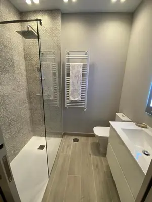 Un baño de MIRASIERRA