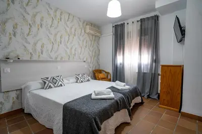 Cama o camas de una habitación en Hostal Plaza de Italia