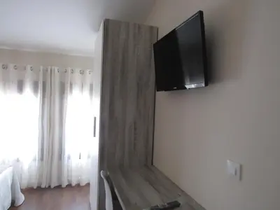 Una televisión o centro de entretenimiento en Albergue El Encuentro