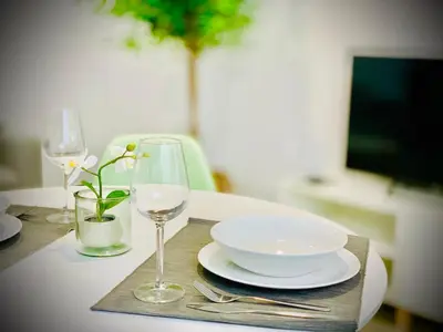 Una televisión o centro de entretenimiento en Apartamentos Villas Romanas