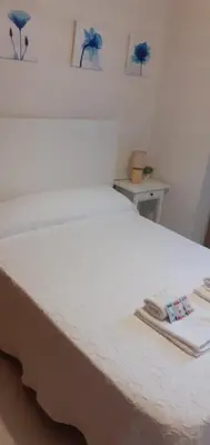 Cama o camas de una habitación en los pisitos de El Barraco 2