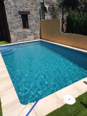 Piscina en o cerca de Alojamientos Rurales Hurdes Altas - La Antigua Guarderia